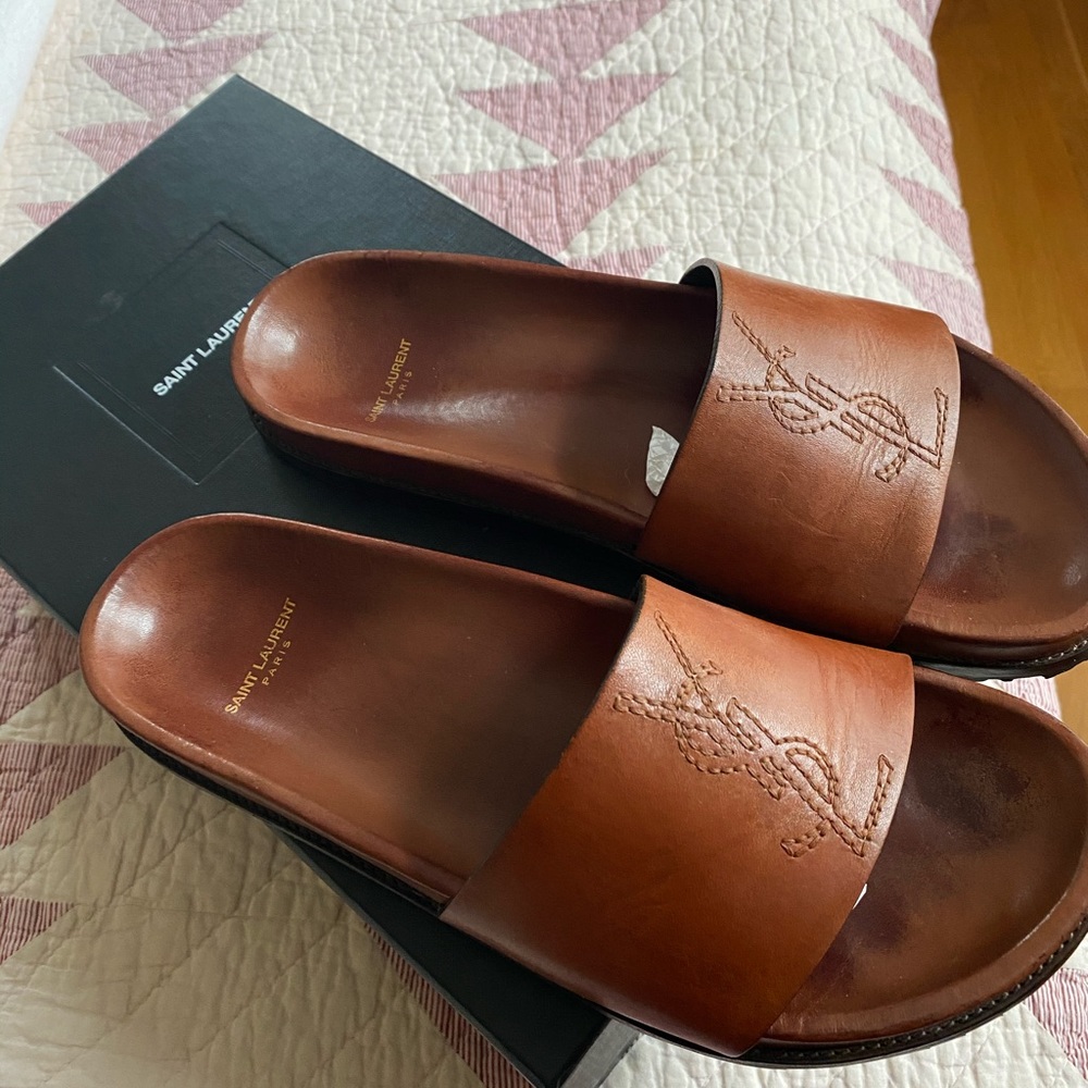 $545 SAINT LAURENT SANDAL IN LAMBSKIN LEATHER